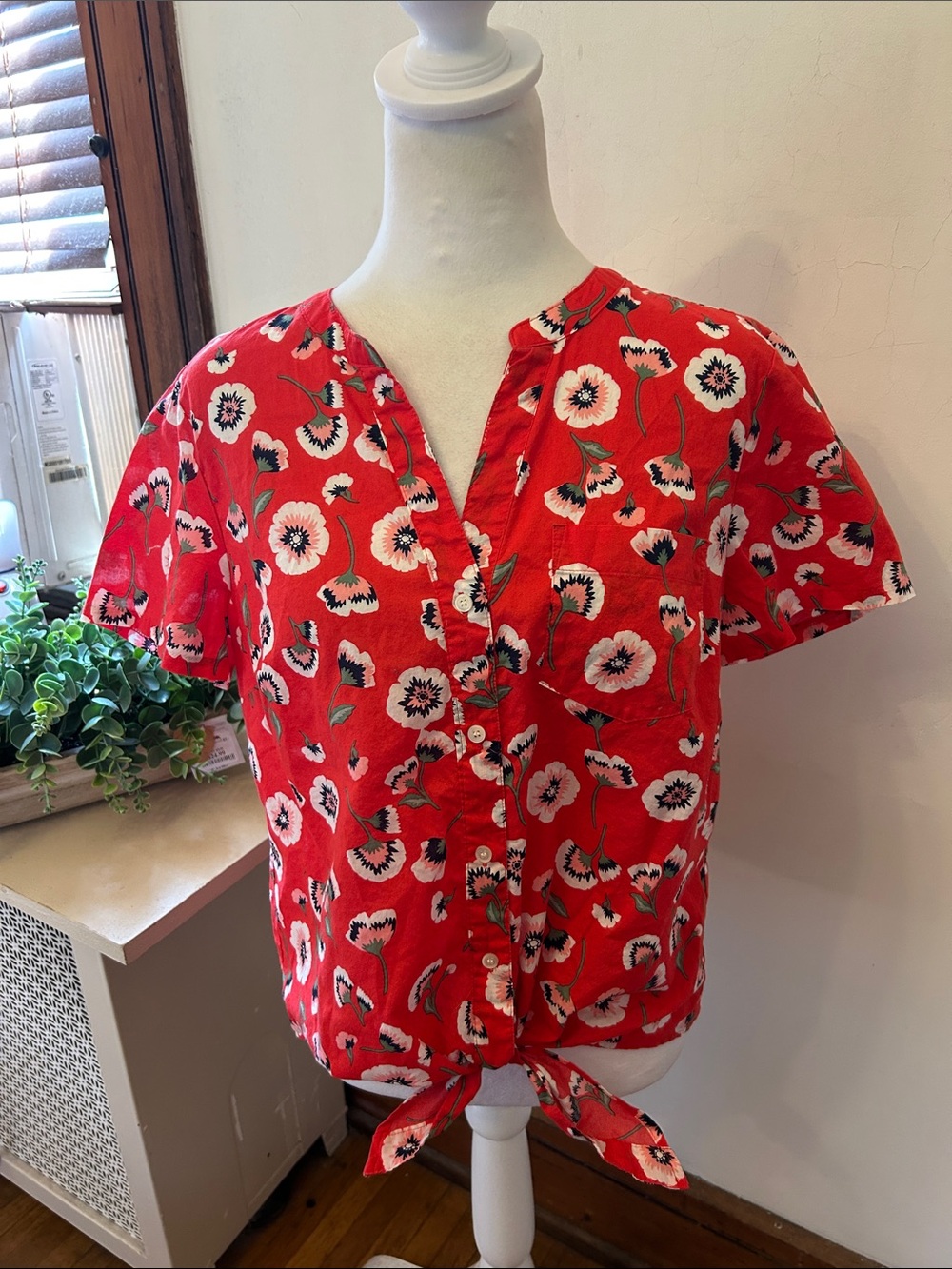 J Crew Red Floral Tie Button-Up short sleeve blouse Size M EUC